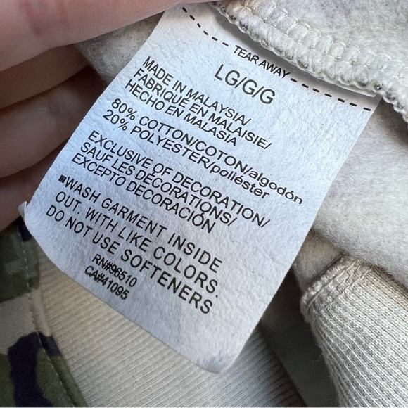 Under Armour Project Rock Women’s Veteran’s Patch Green Camouflage Hoodie, Large - Picture 10 of 14